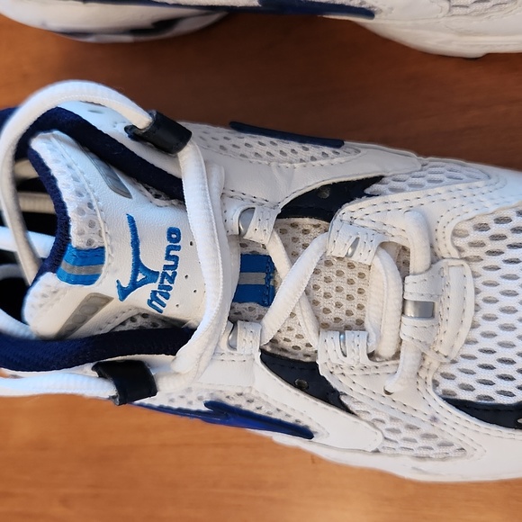 NWOT, Mizuno X10, ladies running shoes, size US 6 - Picture 3 of 12